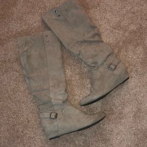 Simply styled gray wedge boots